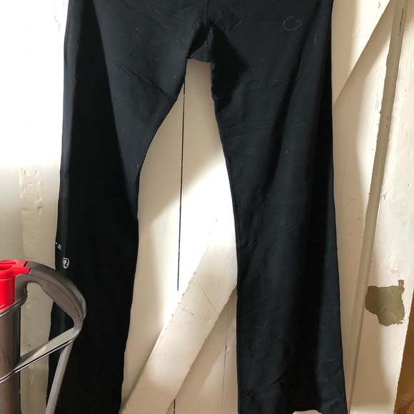 Bundle of older style lululemon pants - Picture 3 of 4